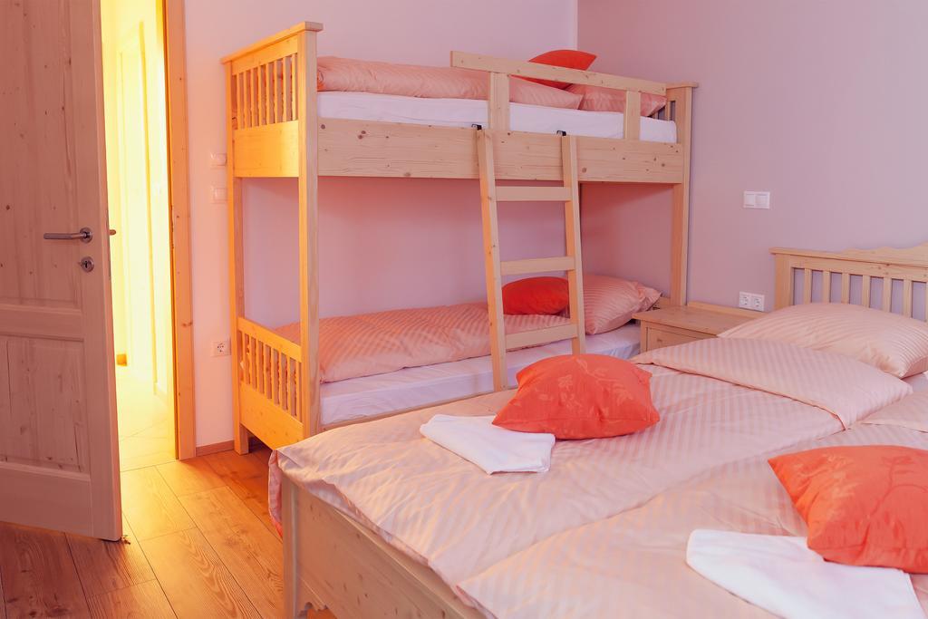 Guesthouse Macesen Spodnja Sorica Δωμάτιο φωτογραφία