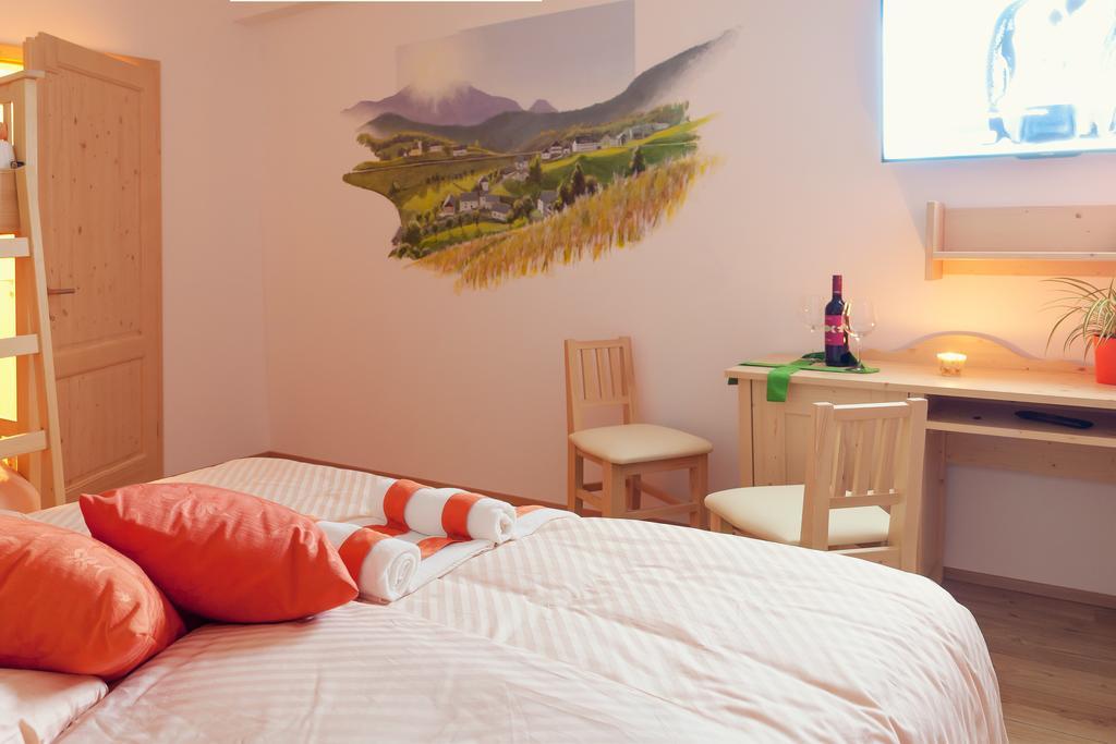 Guesthouse Macesen Spodnja Sorica Δωμάτιο φωτογραφία